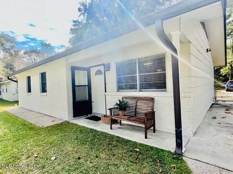 134 Hickory Dr, Ocean Springs, MS 39564