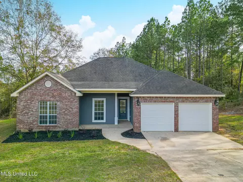 1795 Woodland Dr, Wiggins, MS 39577