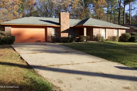 5330 Brookhollow Dr, Jackson, MS 39212