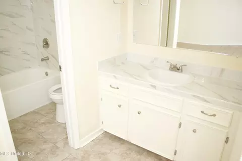 5330 Brookhollow Dr, Jackson, MS 39212 photo 9