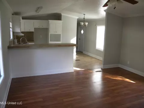 661 Excell Cir, Pearl, MS 39208 photo 2
