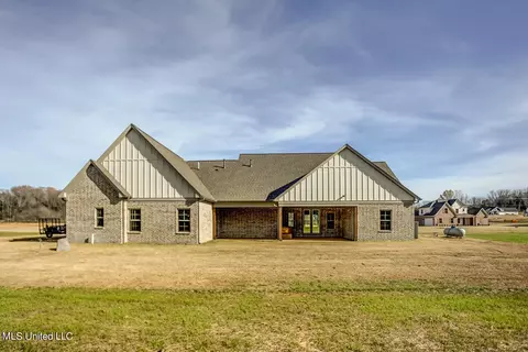 Exterior - 1580 Tributary Dr, Hernando, MS 38632 photo 7 of 8