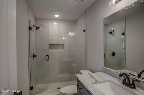Bath - 1580 Tributary Dr, Hernando, MS 38632 photo 6 of 7