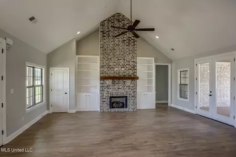 Living - 1580 Tributary Dr, Hernando, MS 38632 photo 1 of 4