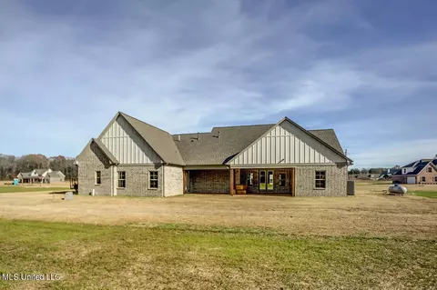 Exterior - 1580 Tributary Dr, Hernando, MS 38632 photo 6 of 8