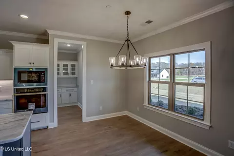 Dining - 1580 Tributary Dr, Hernando, MS 38632 photo 2 of 2