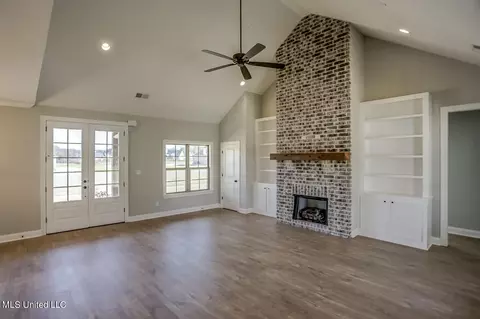 Living - 1580 Tributary Dr, Hernando, MS 38632 photo 3 of 4
