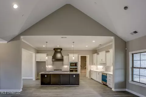 Kitchen - 4682 Taylor Trl, Hernando, MS 38632 photo 3 of 3