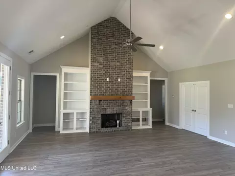 Living - 4682 Taylor Trl, Hernando, MS 38632 photo 1 of 5