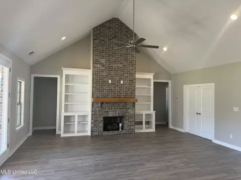 Living - 4682 Taylor Trl, Hernando, MS 38632 photo 2 of 5
