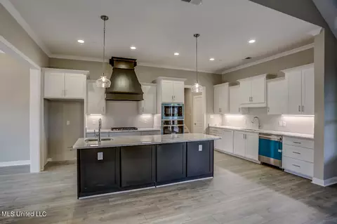 Kitchen - 4682 Taylor Trl, Hernando, MS 38632 photo 2 of 3