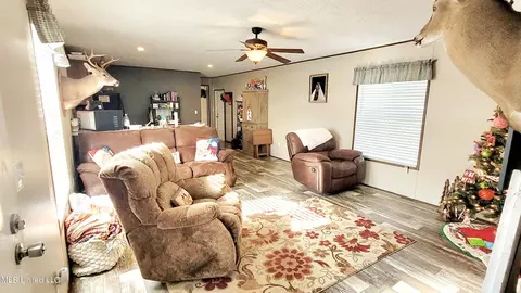 128 E Bond Rd, Wiggins, MS 39577 photo 3