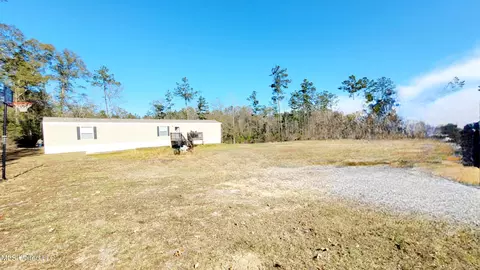 128 E Bond Rd, Wiggins, MS 39577 photo 2