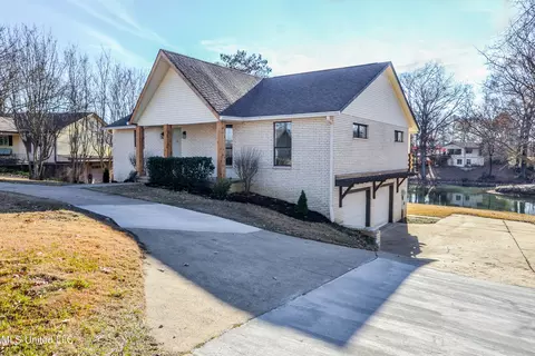 8617 Green Duck Dr, Hernando, MS 38632