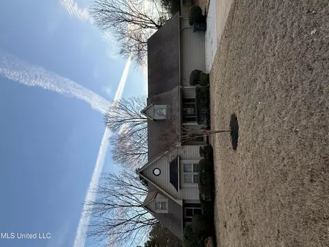 969 Cloverleaf Dr, Southaven, MS 38671