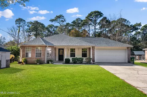 2101 S 7th St, Ocean Springs, MS 39564
