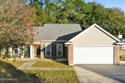 880 Brentwood Dr, Biloxi, MS 39532