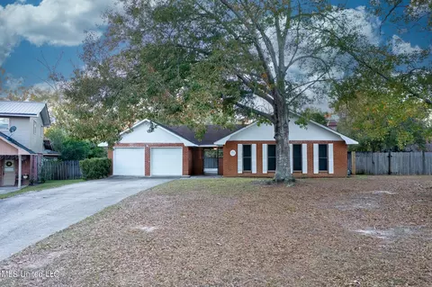 1202 Ridgewood Ln, Picayune, MS 39466