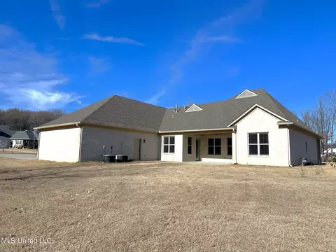 610 Lloyds Ln, Nesbit, MS 38651 photo 5