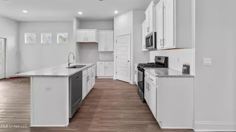 Kitchen - 302 Stephens St, Ridgeland, MS 39157 photo 2 of 2