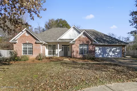 104 Middle Field Dr, Canton, MS 39046