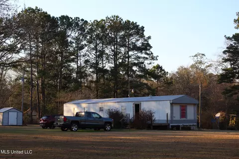 71 S Fork Dr, Carriere, MS 39426