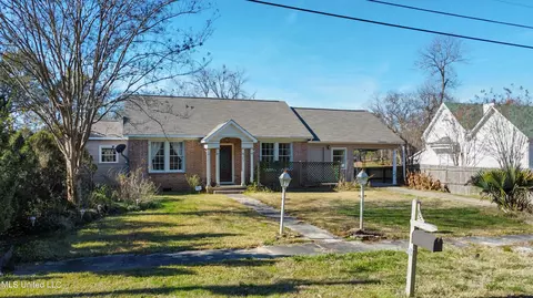 202 Royal St, Edwards, MS 39066