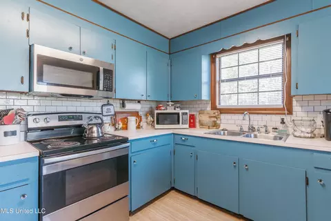 Kitchen - 19587 Hwy 35, Mize, MS 39116 photo 5 of 9