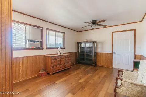 Living - 19587 Hwy 35, Mize, MS 39116 photo 8 of 10