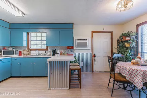 Kitchen - 19587 Hwy 35, Mize, MS 39116 photo 1 of 9