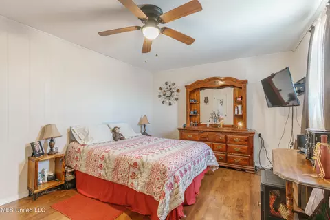 Bedroom - 19587 Hwy 35, Mize, MS 39116 photo 1 of 3