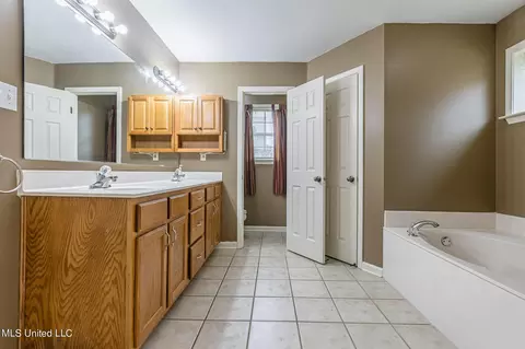 9836 Taylor Dr, Olive Branch, MS 38654 photo 18