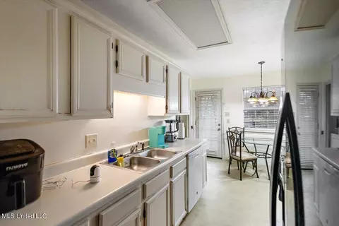 13 Meadowoods Cir, Jackson, MS 39211 photo 11