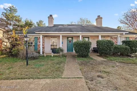 13 Meadowoods Cir, Jackson, MS 39211