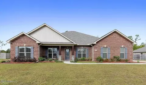 12105 Poplar Dr, Ocean Springs, MS 39565