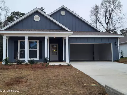 87129 Highpoint Dr, Diamondhead, MS 39525