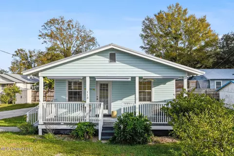 113 Central Ave, Bay Saint Louis, MS 39520