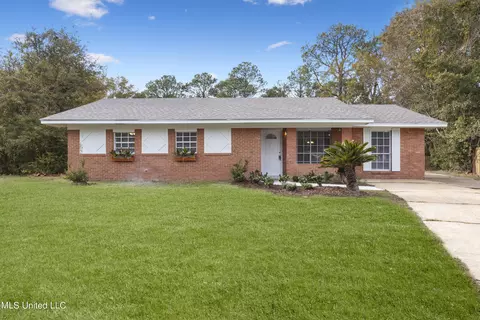 6528 Columbus Cir, Ocean Springs, MS 39564
