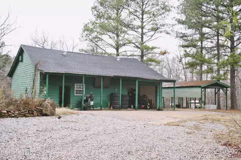 1811 Mcgee Rd, Blue Mountain, MS 38610 photo 3