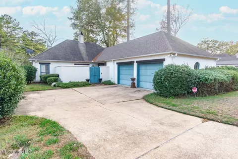 13 Pear Orchard Park, Jackson, MS 39211