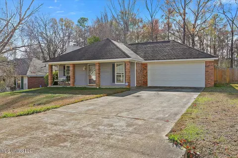 635 Dorothy Ln, Byram, MS 39272