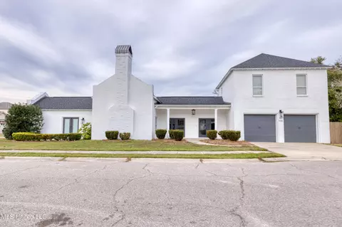 930 Old Towne St, Gulfport, MS 39507
