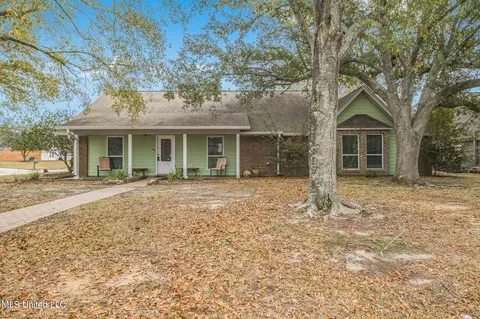 678 Royale Dr, Biloxi, MS 39532