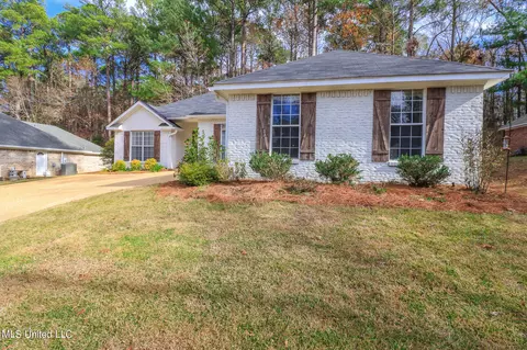 162 Hanover Dr, Brandon, MS 39047 photo 2