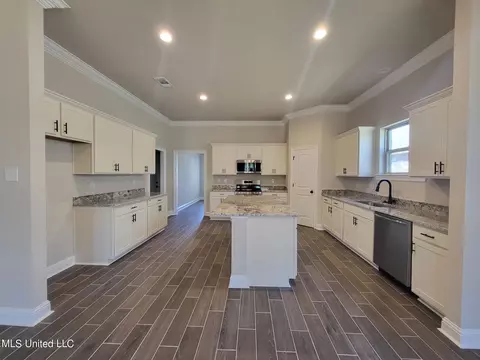 836 Leeward Dr, Biloxi, MS 39532 photo 2