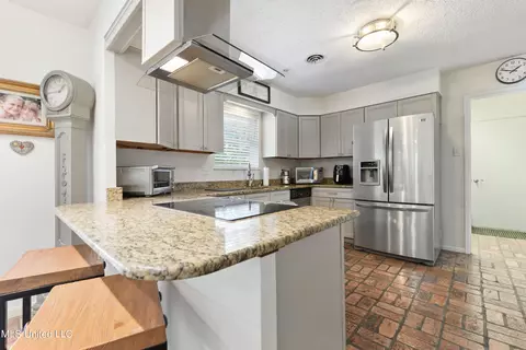 Kitchen - 888 Hana Pl, Diamondhead, MS 39525 photo 1 of 3