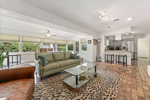 Living - 888 Hana Pl, Diamondhead, MS 39525 photo 2 of 7