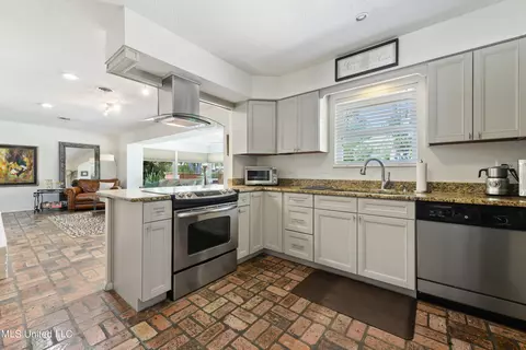 Kitchen - 888 Hana Pl, Diamondhead, MS 39525 photo 2 of 3