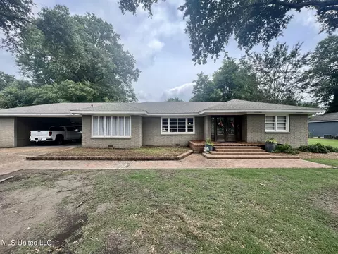 1106 Farmer St, Cleveland, MS 38732