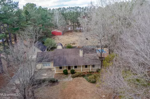 67 E Sweetwater Rd, Byhalia, MS 38611